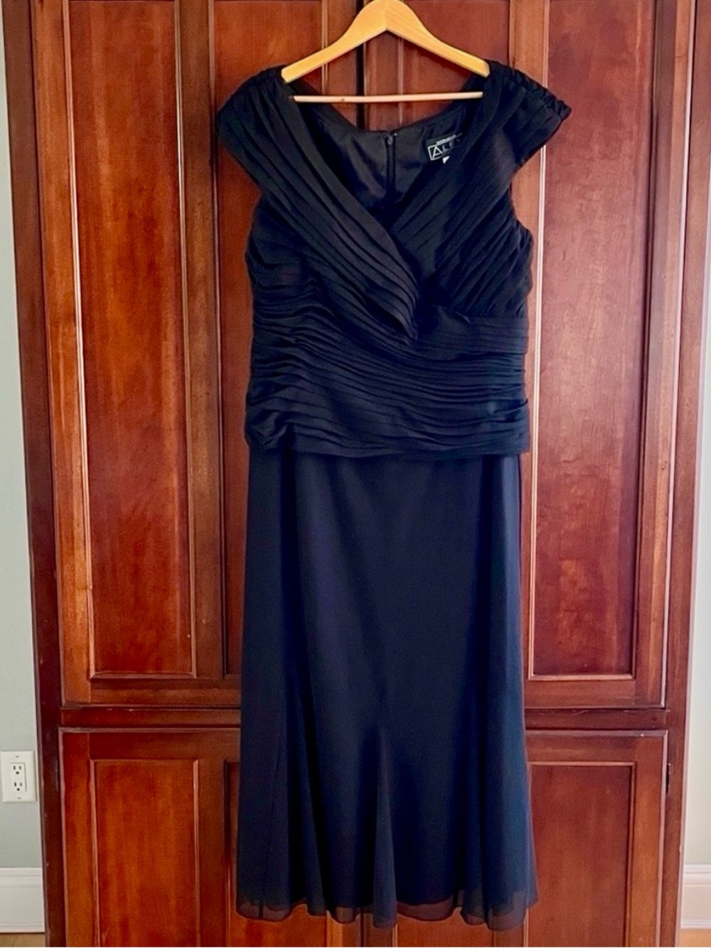Alex Evenings Strapless Vintage Evening Dress w/Pleated Criss Cross Bodice Top.